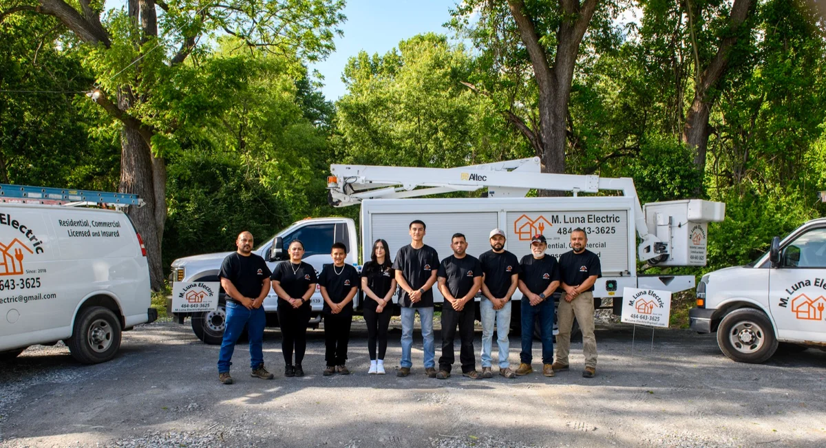 The full M. Luna Electric team