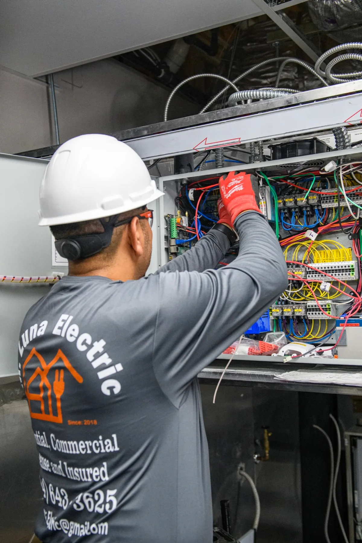 M. Luna Electric field crew on site
